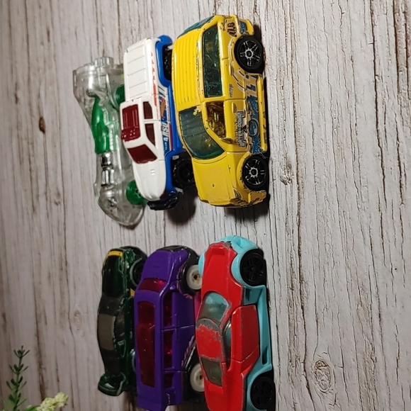 LOT of 6 collectible toy cars #2 - Picture 2 of 8
